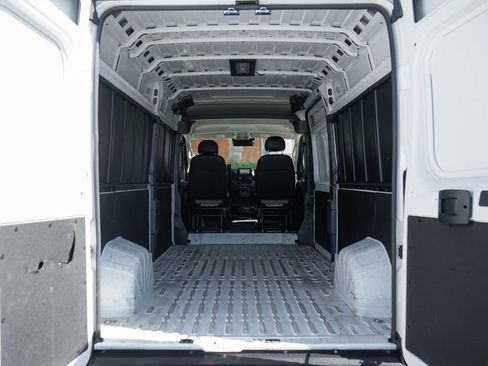 Used 2025 RAM ProMaster 2500 w/ Convenience Group FWD image 8