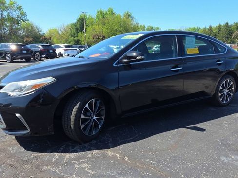 Used 2018 Toyota Avalon XLE FWD image 4