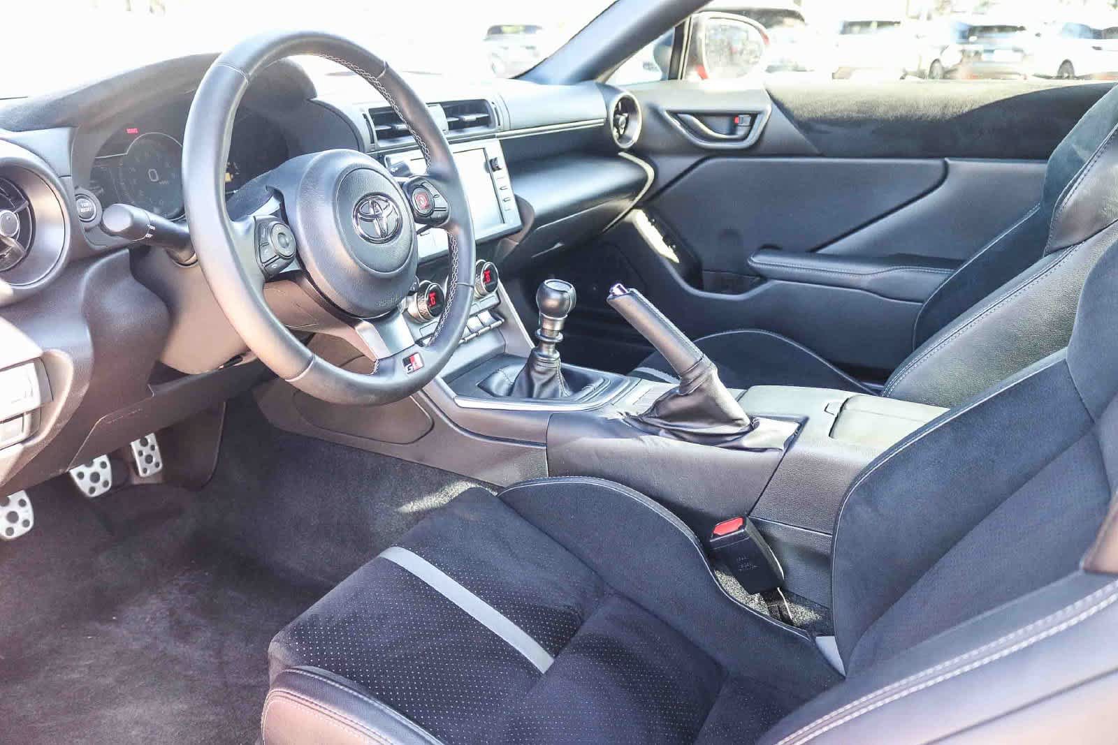 Used 2025 Toyota GR86 Premium w/ Performance Package RWD image 17