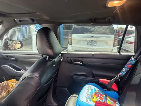 Used 2021 Toyota Highlander XSE FWD image 13