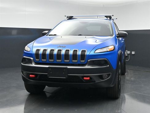 Used 2018 Jeep Cherokee Trailhawk w/ Cold Weather Group AWD/4WD image 2