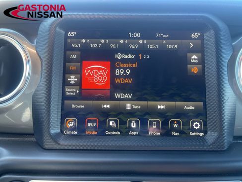 Used 2023 Jeep Wrangler Sahara image 38