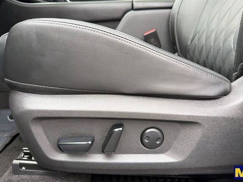 Used 2025 Nissan Rogue Platinum w/ Platinum Premium Package AWD/4WD image 13