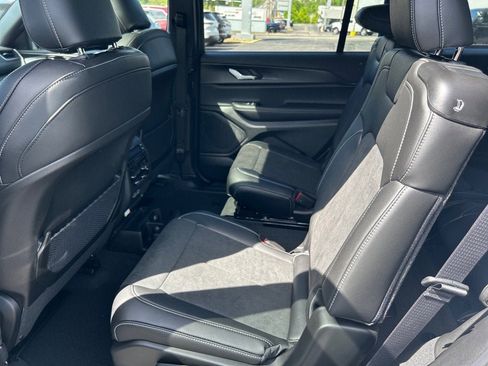 New 2025 Jeep Grand Cherokee L Altitude image 8