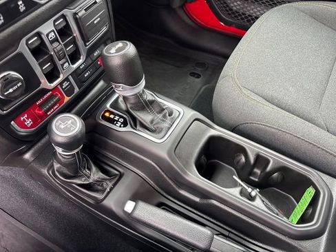 Used 2024 Jeep Wrangler Willys image 24