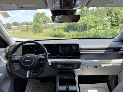 Used 2025 Hyundai Kona Limited image 12