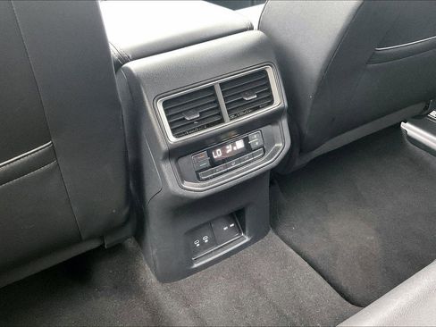 Used 2025 Volkswagen Atlas SE AWD/4WD image 32