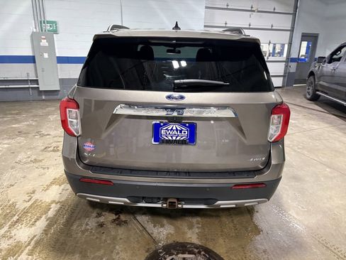 Used 2021 Ford Explorer XLT w/ Equipment Group 202A image 9