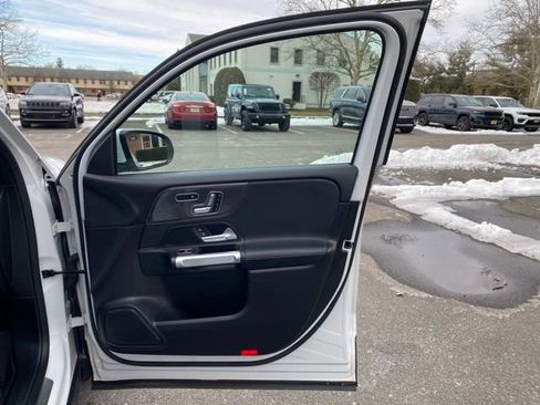 Used 2021 Mercedes-Benz GLB 35 AMG 4MATIC image 30