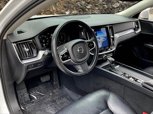 Used 2020 Volvo S60 T6 Momentum image 12