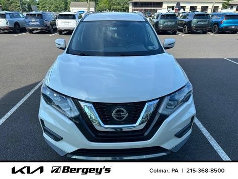 Used 2018 Nissan Rogue SV AWD/4WD image 2