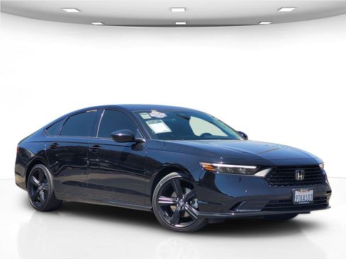 Used 2025 Honda Accord Sport image 2