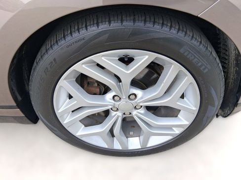 Used 2018 Land Rover Range Rover Velar R-Dynamic SE image 10