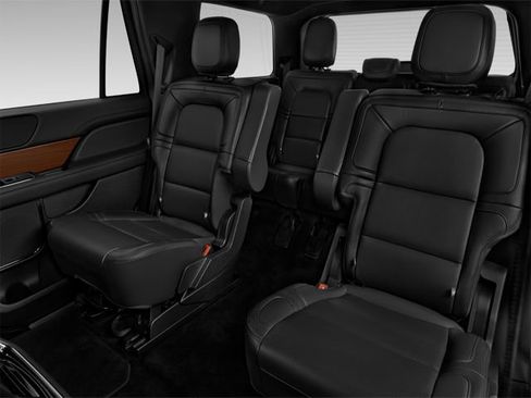 Used 2025 Lincoln Navigator L Reserve AWD/4WD image 11