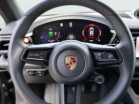 Used 2025 Porsche Macan 4 Electric AWD/4WD image 30