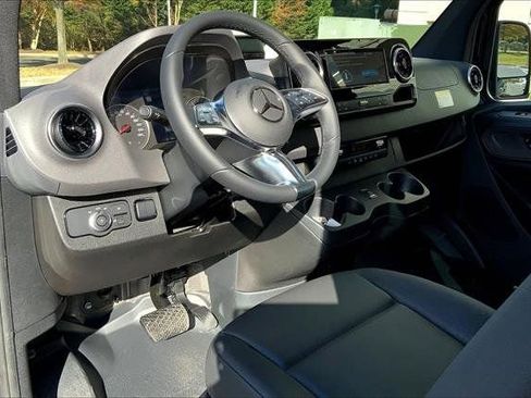 New 2025 Mercedes-Benz Sprinter 2500 image 8