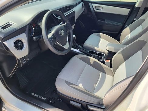 Used 2019 Toyota Corolla LE image 3