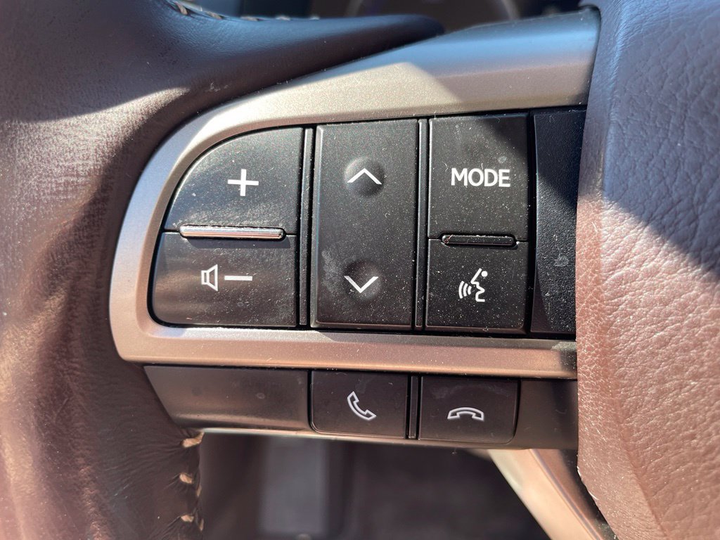 Used 2016 Lexus ES 300h w/ Luxury Package w/Wood Trim FWD image 16