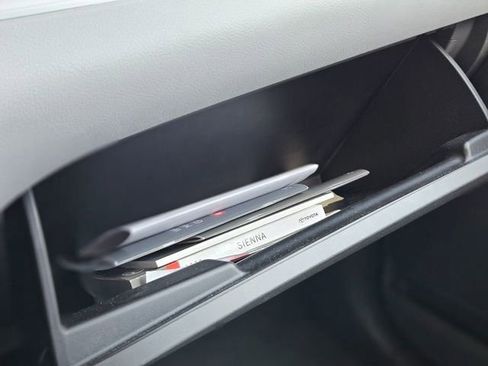 Used 2020 Toyota Sienna L image 25