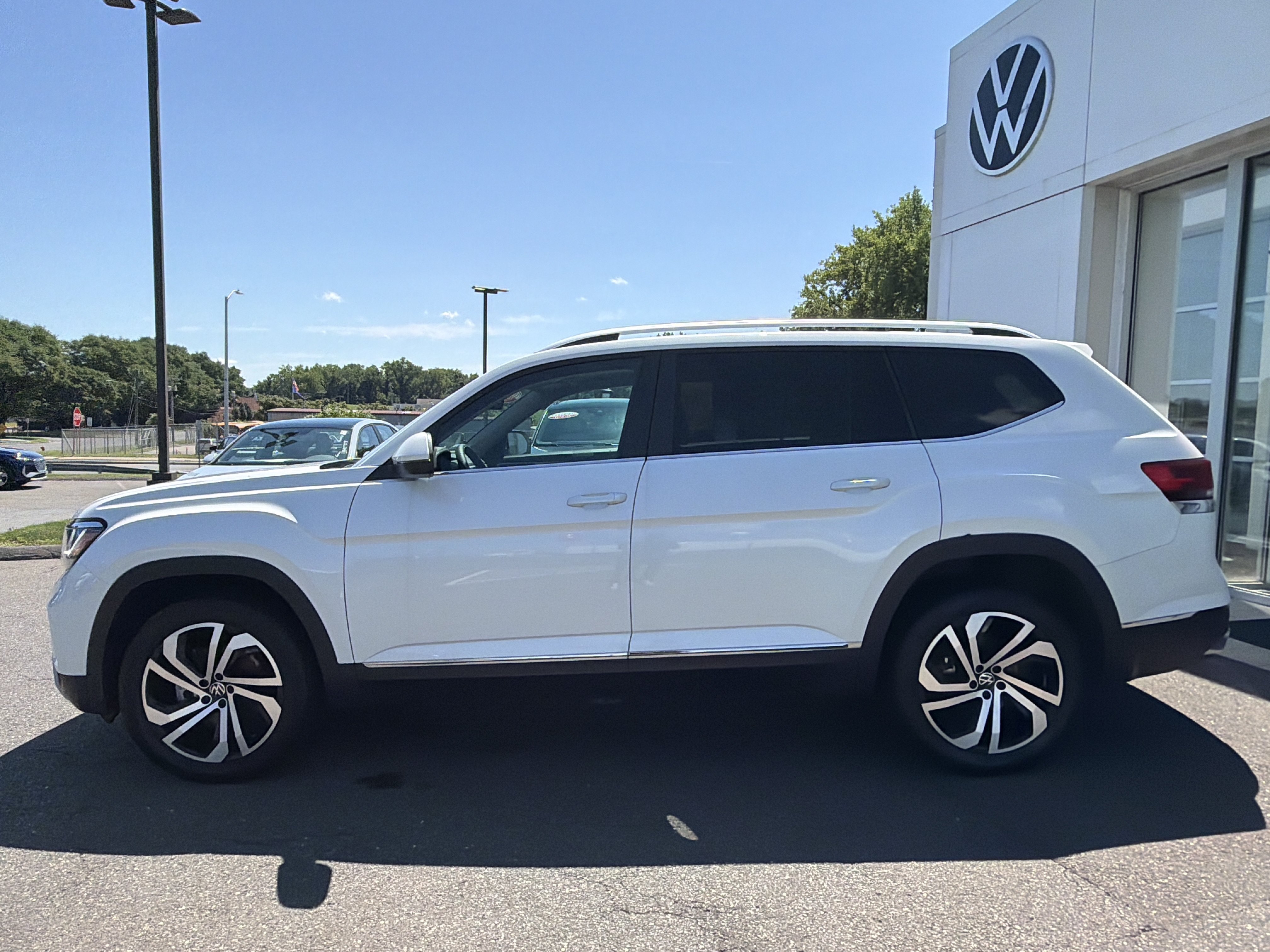 Certified 2023 Volkswagen Atlas SEL AWD/4WD image 8