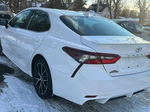 Used 2021 Toyota Camry SE image 8