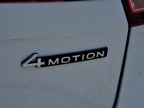 Used 2023 Volkswagen Tiguan SE AWD/4WD image 31