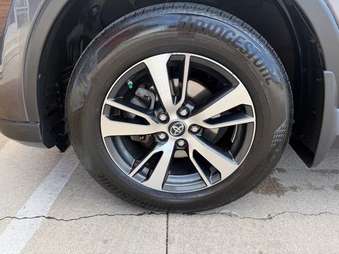 Used 2018 Toyota RAV4 XLE AWD/4WD image 45