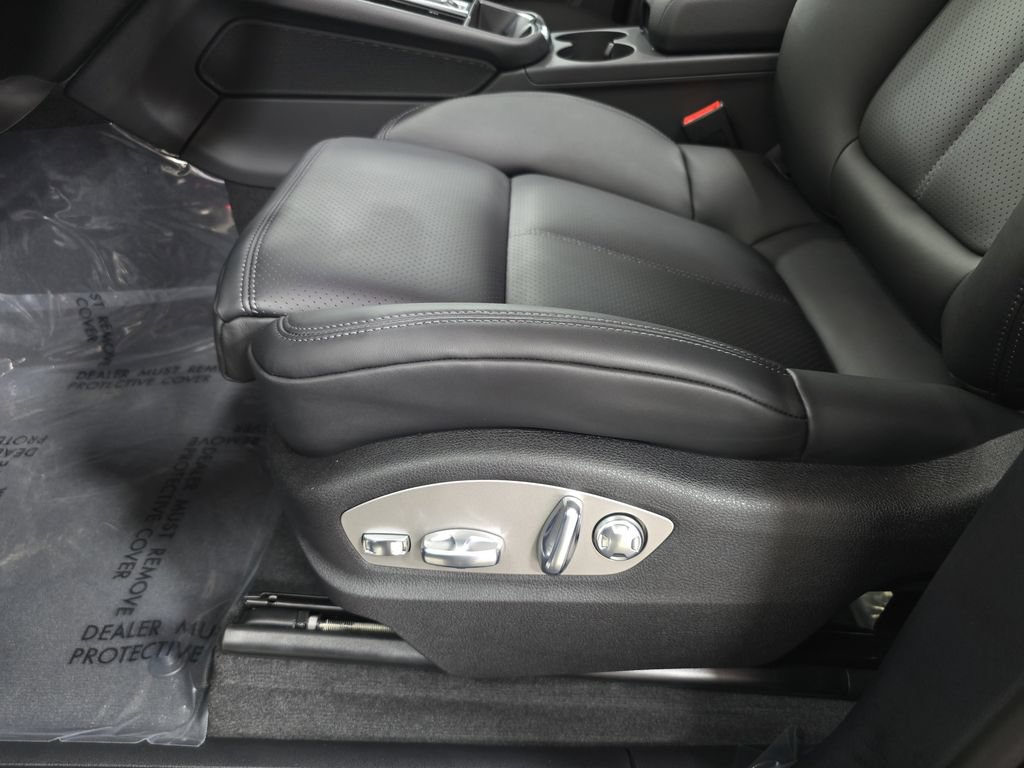 Certified 2026 Porsche Macan AWD/4WD image 23