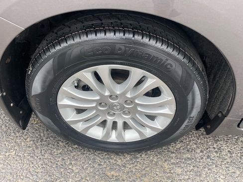 Used 2014 Toyota Sienna XLE image 15