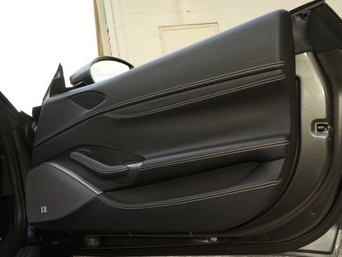 Used 2019 Ferrari Portofino image 22