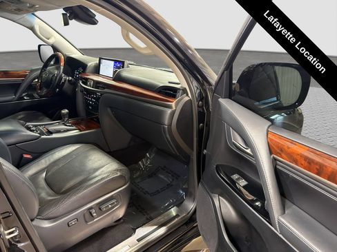 Used 2019 Lexus LX 570 4WD w/ Luxury Package image 20