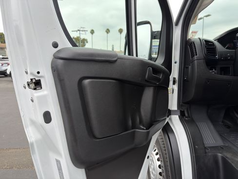 Used 2025 RAM ProMaster 2500 w/ Convenience Group FWD image 21