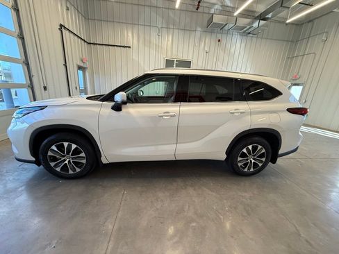 Used 2020 Toyota Highlander XLE image 8