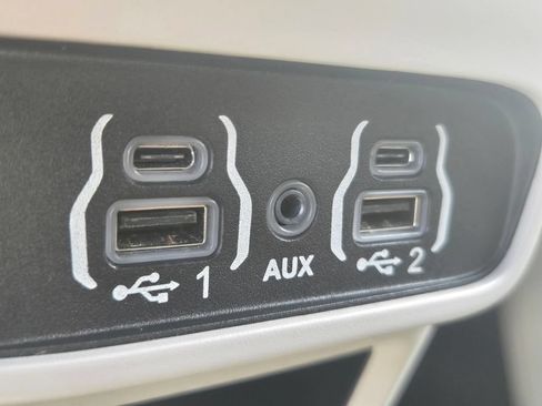 Used 2021 Chrysler Pacifica Touring FWD image 18