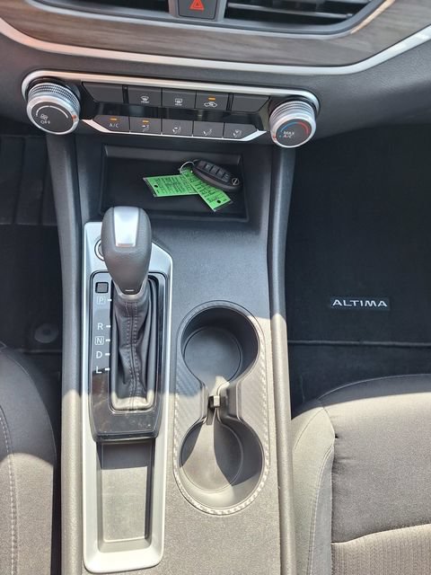 Used 2025 Nissan Altima 2.5 SV FWD image 55