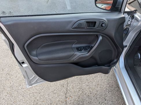 Used 2018 Ford Fiesta SE image 11