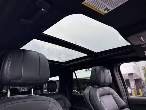 New 2025 Lincoln Navigator Reserve w/ Jet Appearance Package image 16