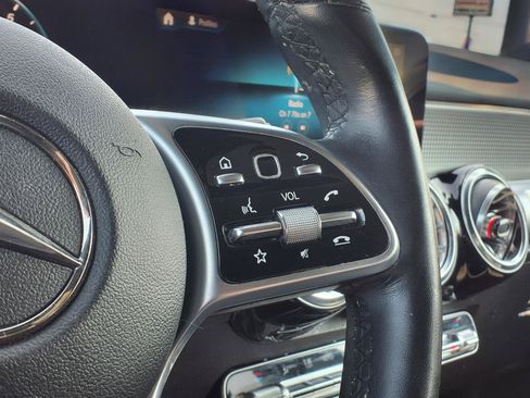 Used 2022 Mercedes-Benz GLB 250 4MATIC w/ Premium Package Lite image 31