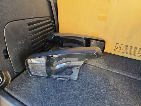 Used 2018 Chevrolet Tahoe LT w/ RST Edition image 38