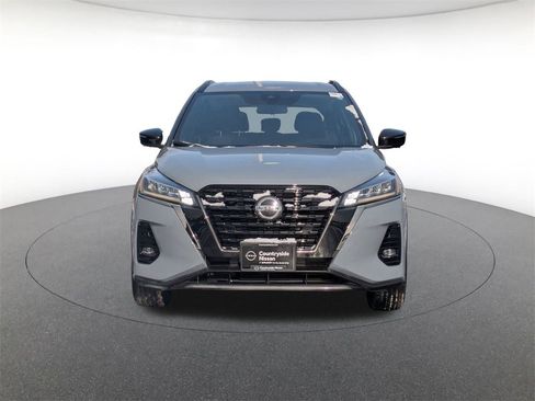 Used 2021 Nissan Kicks SR image 2