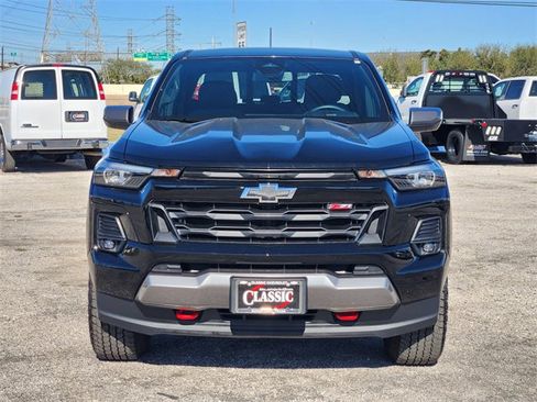 Used 2025 Chevrolet Colorado Z71 image 2