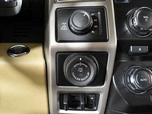 Used 2016 Ford F150 Lariat image 34