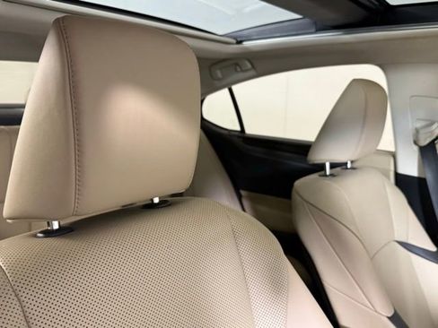 Used 2019 Lexus ES 350 w/ Premium Package FWD image 34