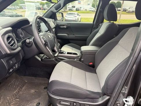 Used 2023 Toyota Tacoma TRD Sport AWD/4WD image 3