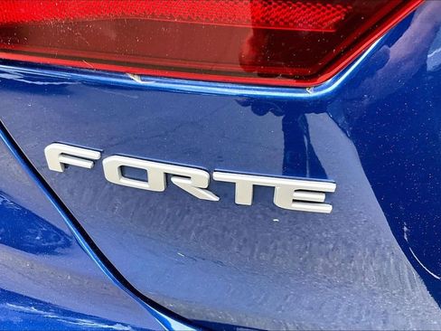 Used 2022 Kia Forte LXS FWD image 23