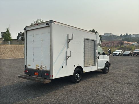 Used 2016 Chevrolet Express 3500 w/ Chrome Appearance Package image 7