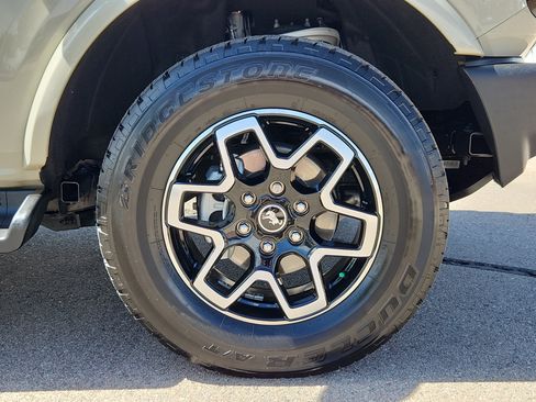 Used 2025 Ford Bronco Outer Banks image 17