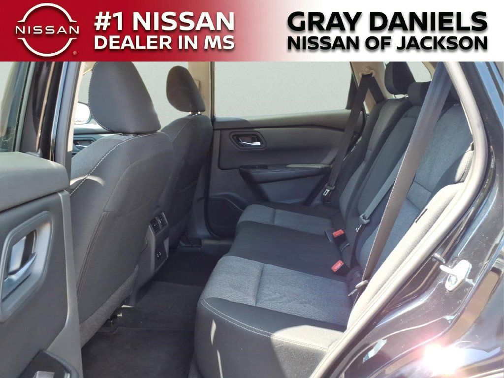 Used 2025 Nissan Rogue SV FWD image 25