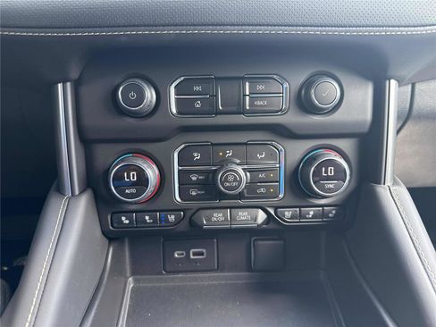 Used 2023 Chevrolet Tahoe Premier AWD/4WD image 23
