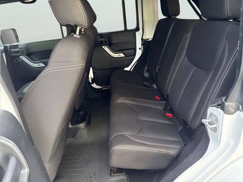 Used 2014 Jeep Wrangler Unlimited Sahara w/ Dual Top Group AWD/4WD image 9